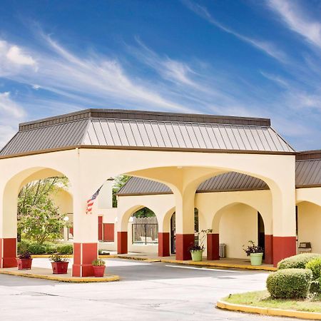 Days Inn & Suites By Wyndham Старквил Екстериор снимка