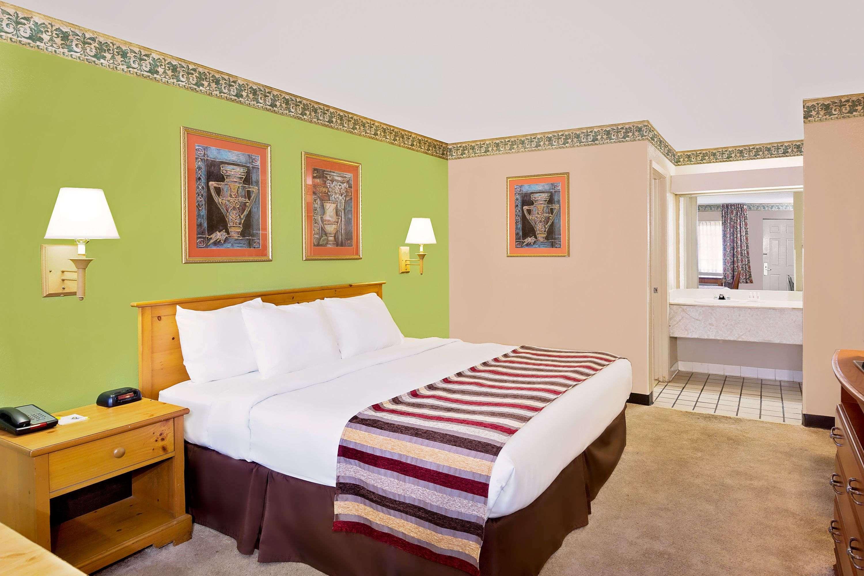 Days Inn & Suites By Wyndham Старквил Екстериор снимка
