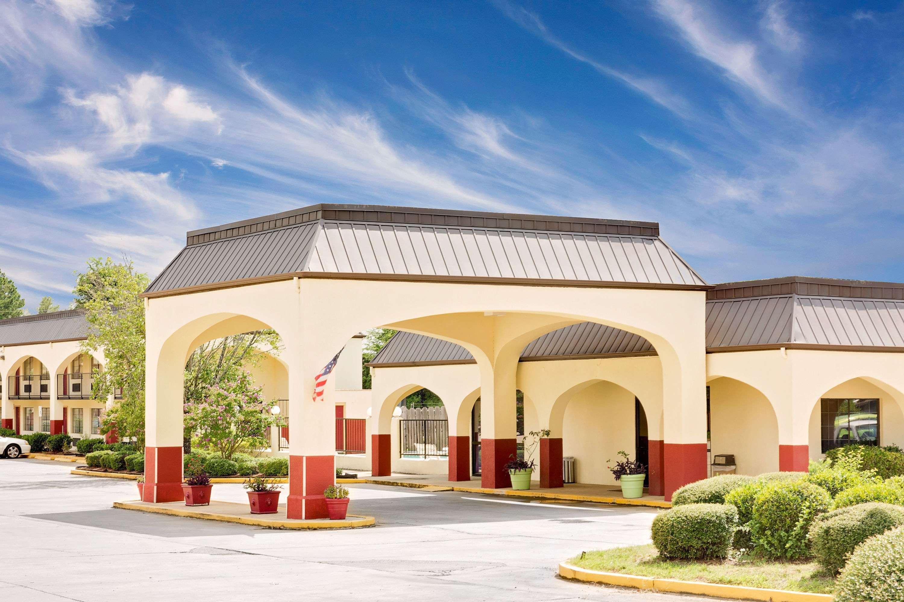 Days Inn & Suites By Wyndham Старквил Екстериор снимка