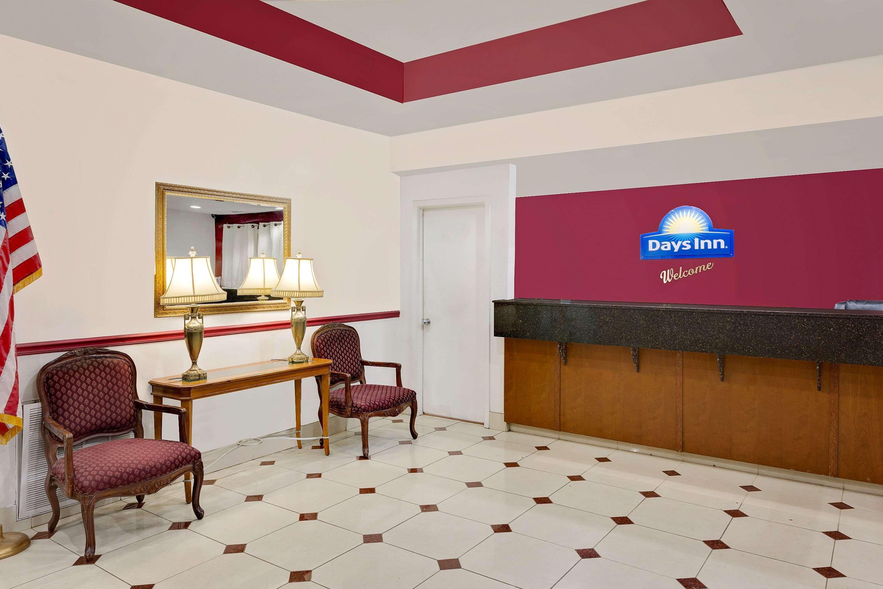 Days Inn & Suites By Wyndham Старквил Екстериор снимка