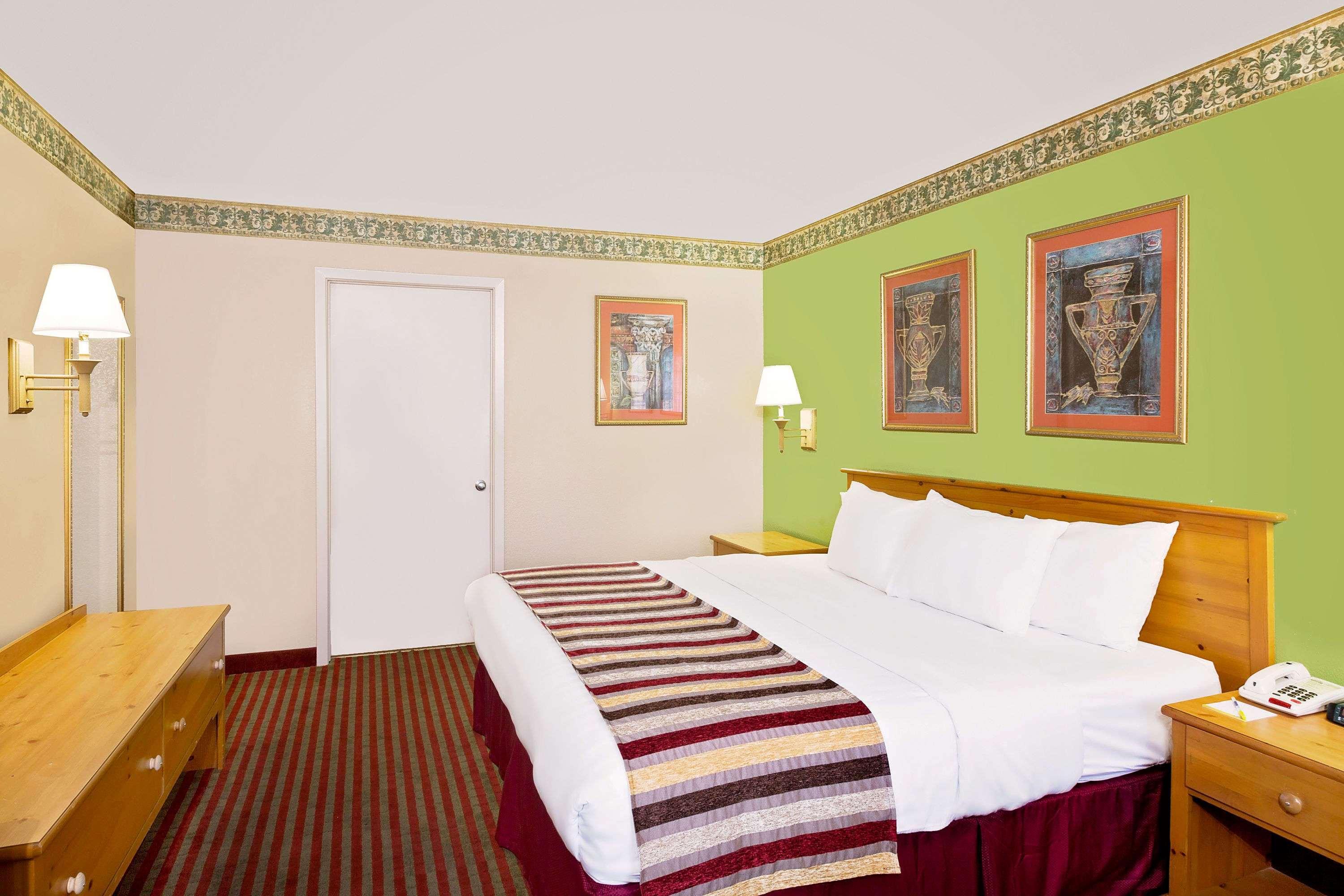 Days Inn & Suites By Wyndham Старквил Екстериор снимка