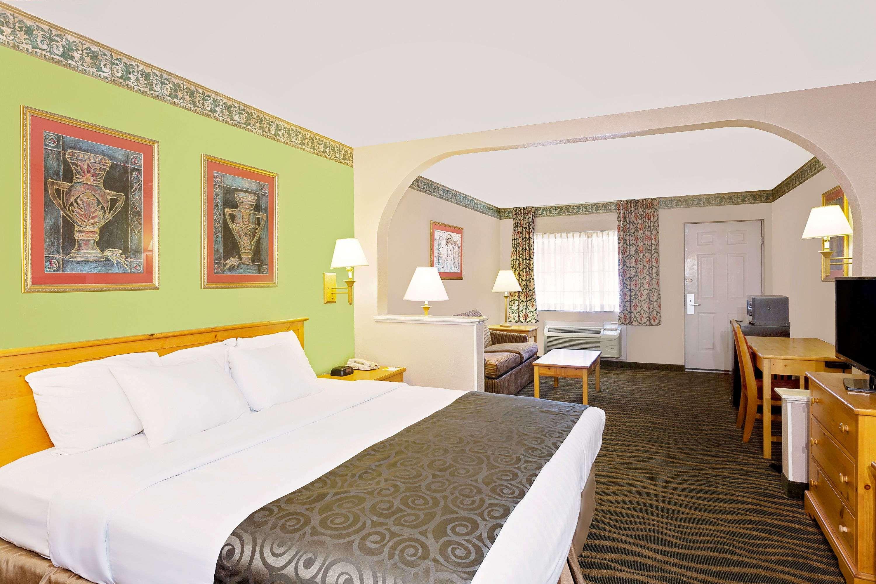 Days Inn & Suites By Wyndham Старквил Екстериор снимка